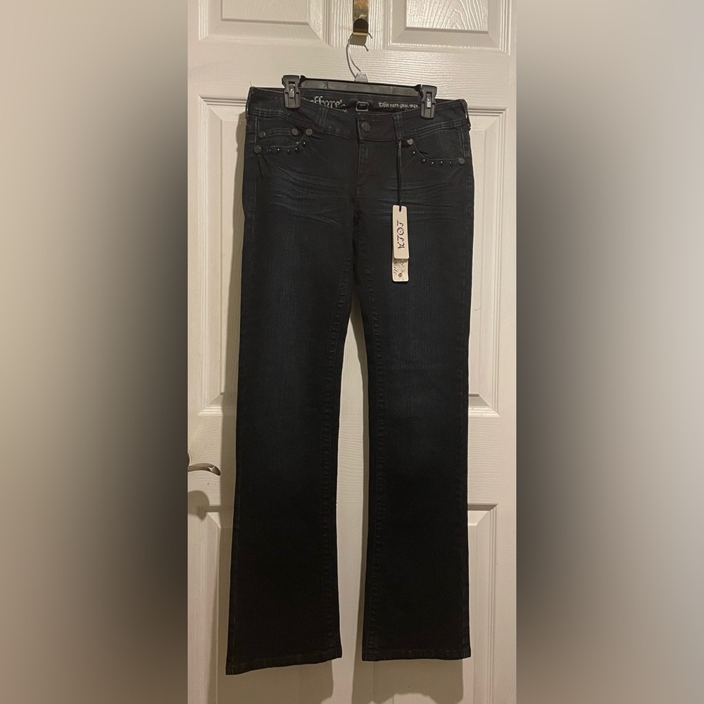 Women’s Studded Black Rinse Boot Cut Jeans. New. Size 5/6 (27”W X 33”L) $9